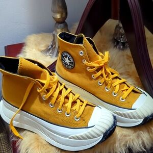 Gym shoes. High top Converse